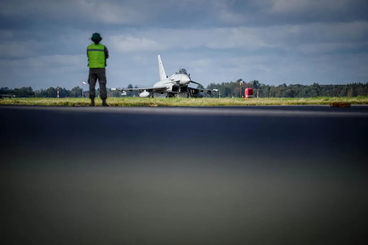 Dos cazas españoles desplegados en Estonia escoltan a una aeronave de vigilancia rusa en aguas internacionales