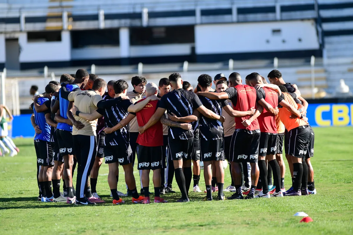 Elenco da Ponte cita seis meses sem receber, faz apelo por SAF e ameaça greve