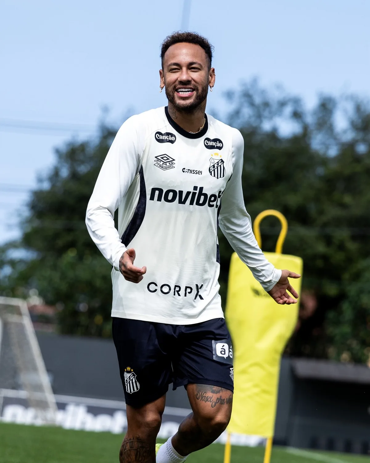 Santos treina com Neymar e se prepara para enfrentar Mirassol