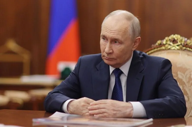 Путин заявил о важности денежно-кредитной политики для обороноспособности страны