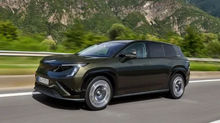 heise+ | E-SUV Skoda Peaq im Fahrbericht: Der Oberbürgermeister