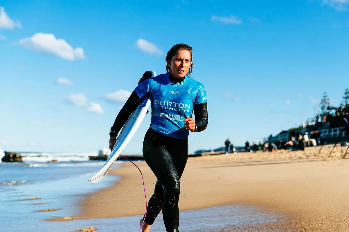 Yolanda Hopkins e Francisca Veselko avançam no Fiji Pro após vitórias à tangente