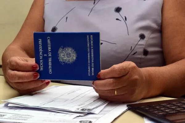Mulheres já ocupam 46,4% dos empregos formais no Brasil, mas homens ainda são maioria, aponta MTE