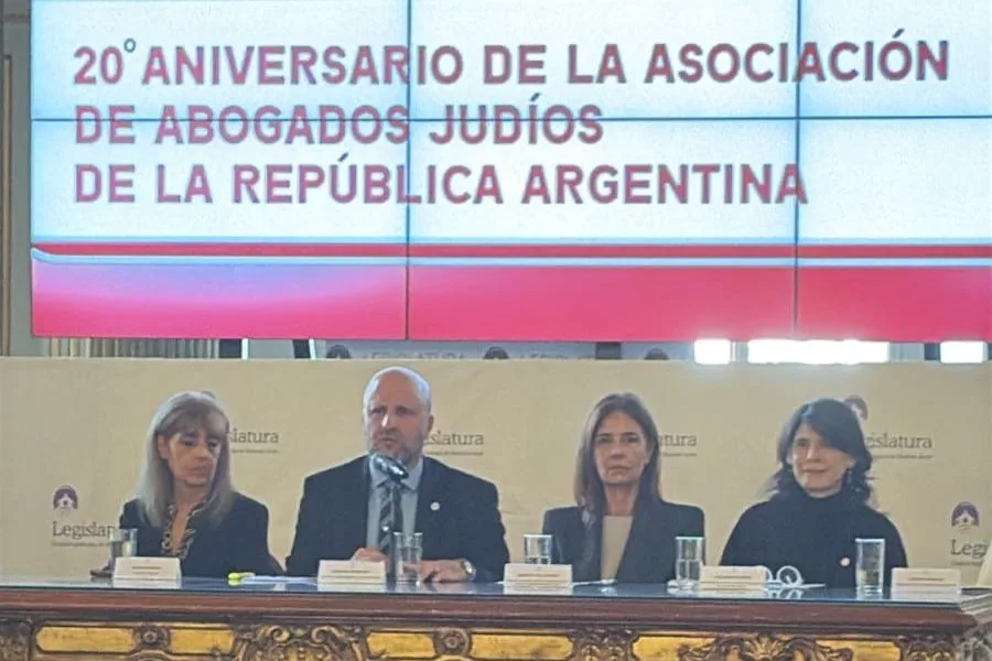 La Asociación de Abogados Judíos de la República Argentina celebró sus 20 años con un reconocimiento de la Legislatura porteña, ante jueces y legisladores
