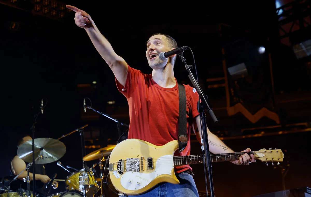 Watch Bruce Springsteen and Bleachers join forces for ‘Jersey Girl’ and ‘Chinatown’ in Asbury Park
