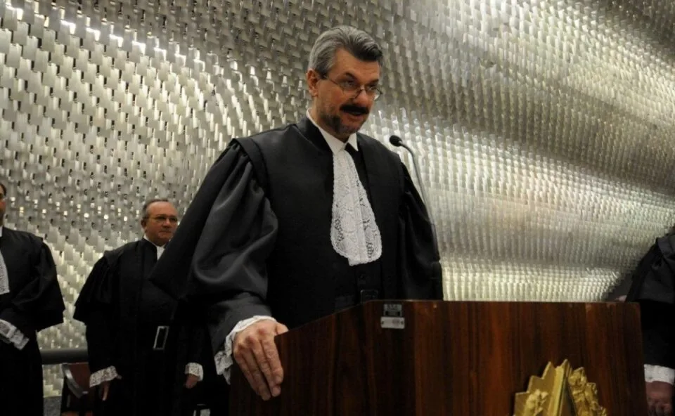 AGU pede ao STF a perda do cargo para ministro do STJ acusado de assédio e importunação sexual
