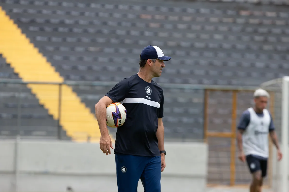 Condé explica "dobra" na direita do Remo e elogia Vitor Bueno: "Tirou coelho da cartola"