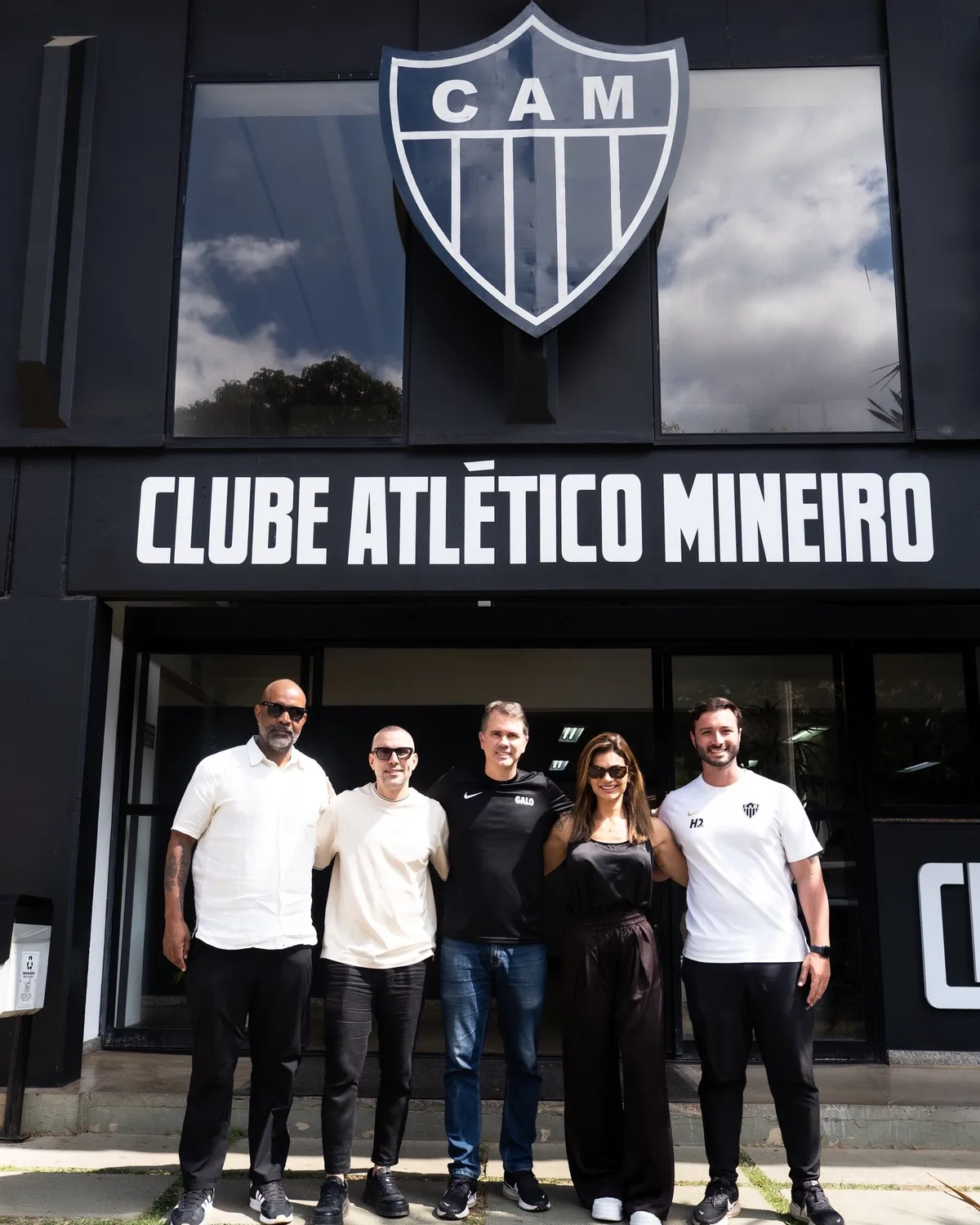 Atlético-MG formaliza parceria com time da cantora Kelly Key e amplia captação na África
