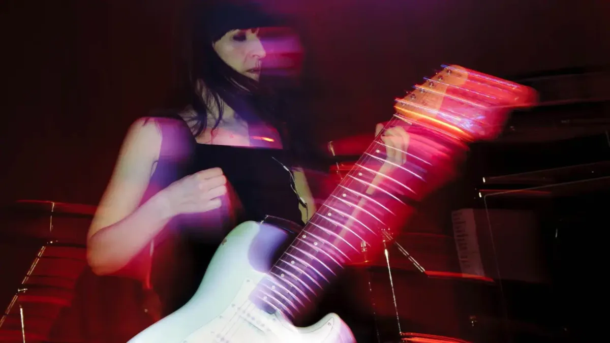 El infierno de Cristina Llanos, cantante de Dover: "Vivo porque no tengo huevos para matarme"