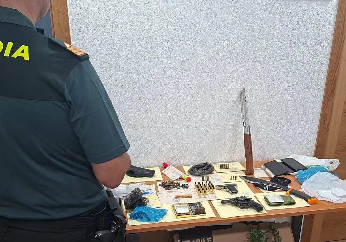 Detenido por amenazas y coacción con armas que ocultaba en un monte en Nigrán