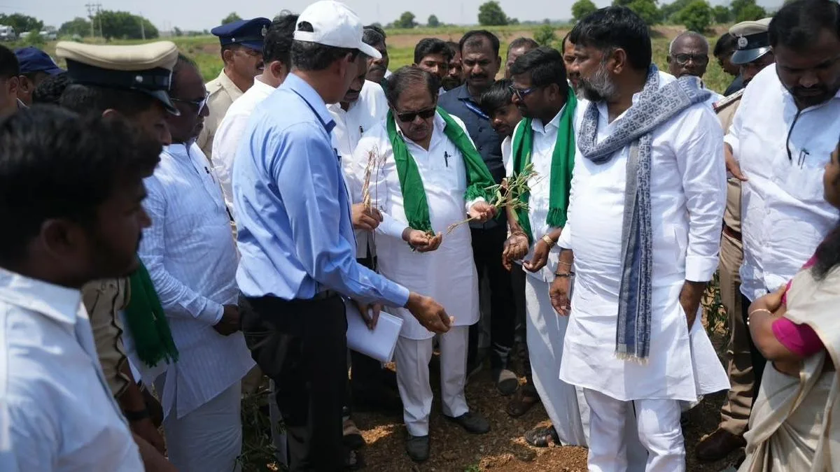Parameshwara assures aid, daytime power for drought-hit farmers