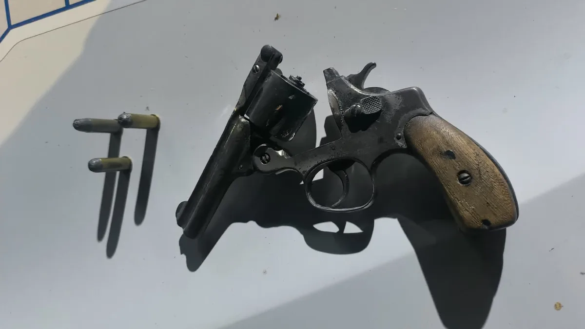 Homem é abordado em blitz da PM e preso por porte ilegal de arma no PI