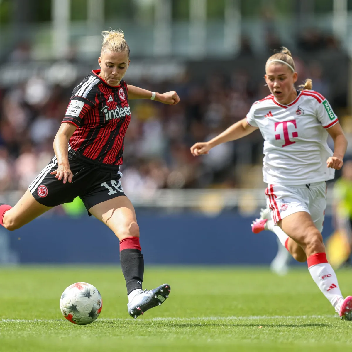 Fußball - VfL Wolfsburg und Eintracht Frankfurt feiern Auftakterfolge in Frauen-Bundesliga