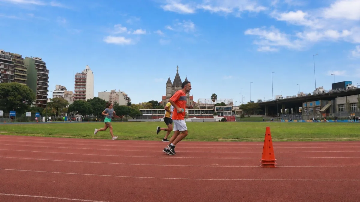 Cerrarán la pista de atletismo del Parque Chacabuco por obras de renovación