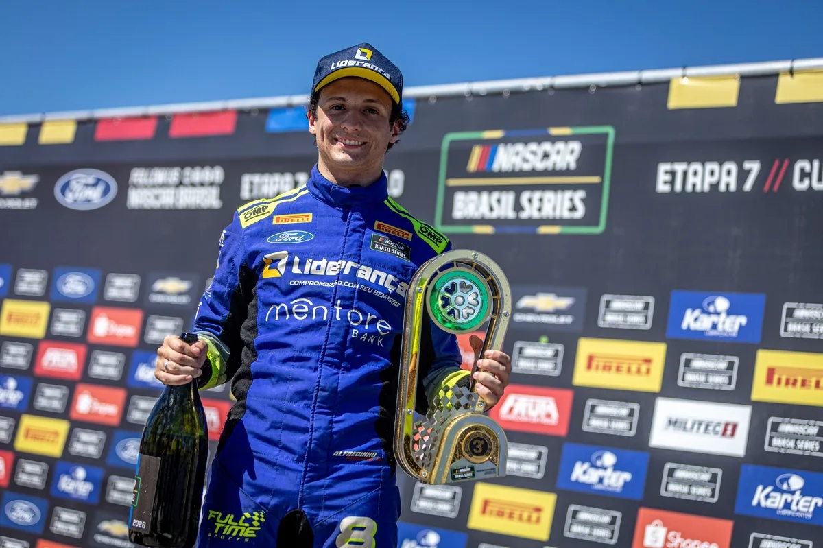 Toque tira chance de vitória, mas Alfredinho Ibiapina carimba vaga nos playoffs da NASCAR Brasil