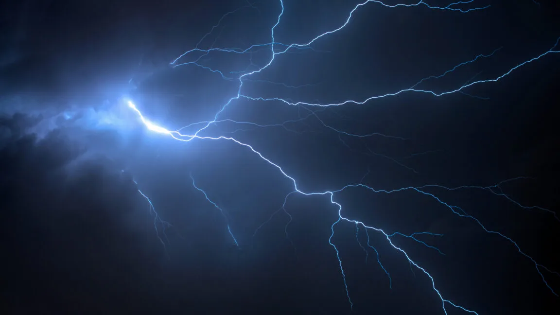 Thunder + fiber-optic cabling used for seismic imaging