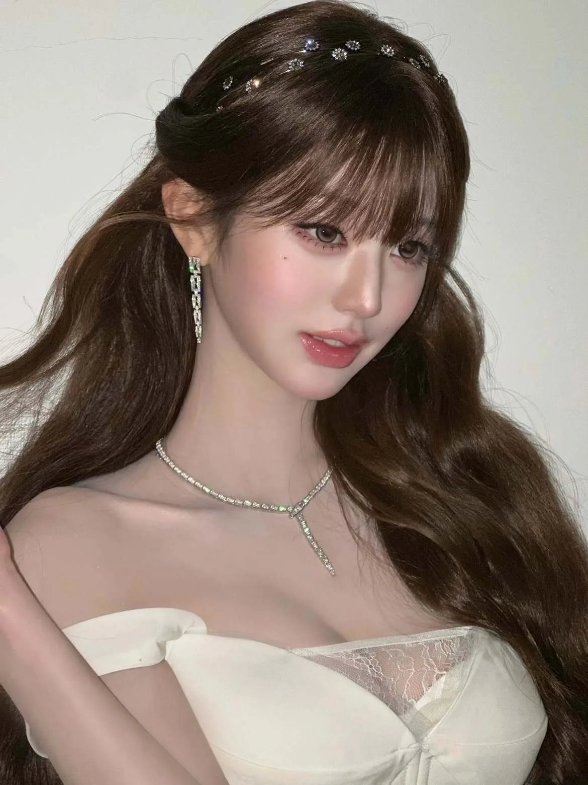장원영, 어깨 드러내고 우아하게…순백 드레스 자태 [DA★]