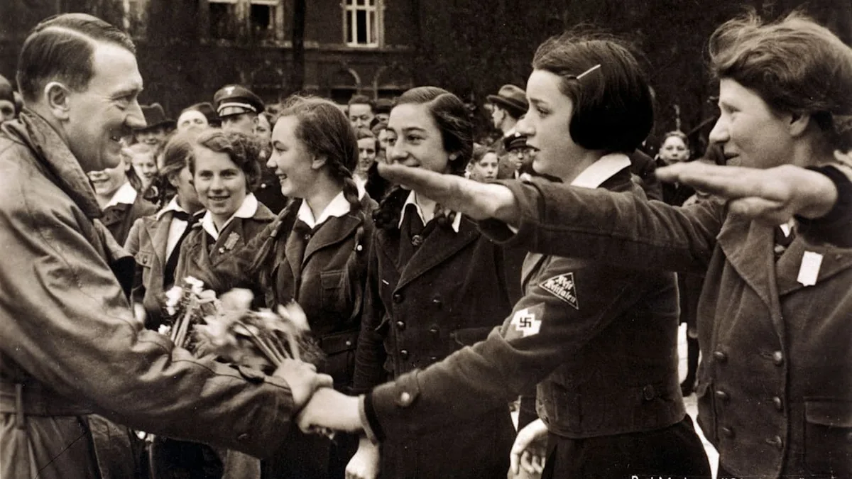 Frauen in der NSDAP - Gehörte auch Oma der Nazi-Partei an?
