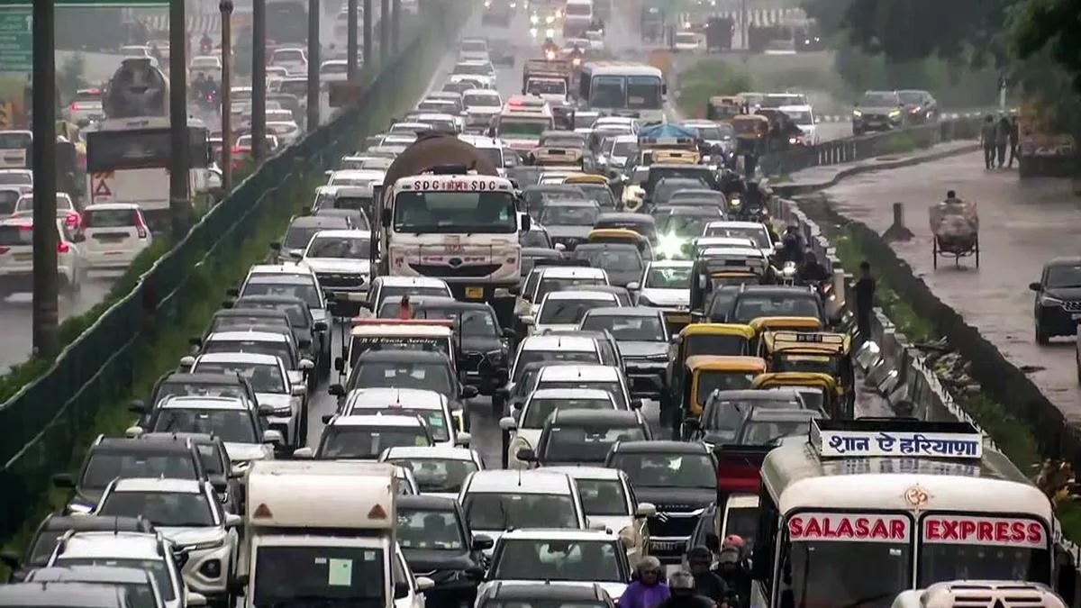 Opposition, netizens target BJP government over Gurugram going under yet again after rain