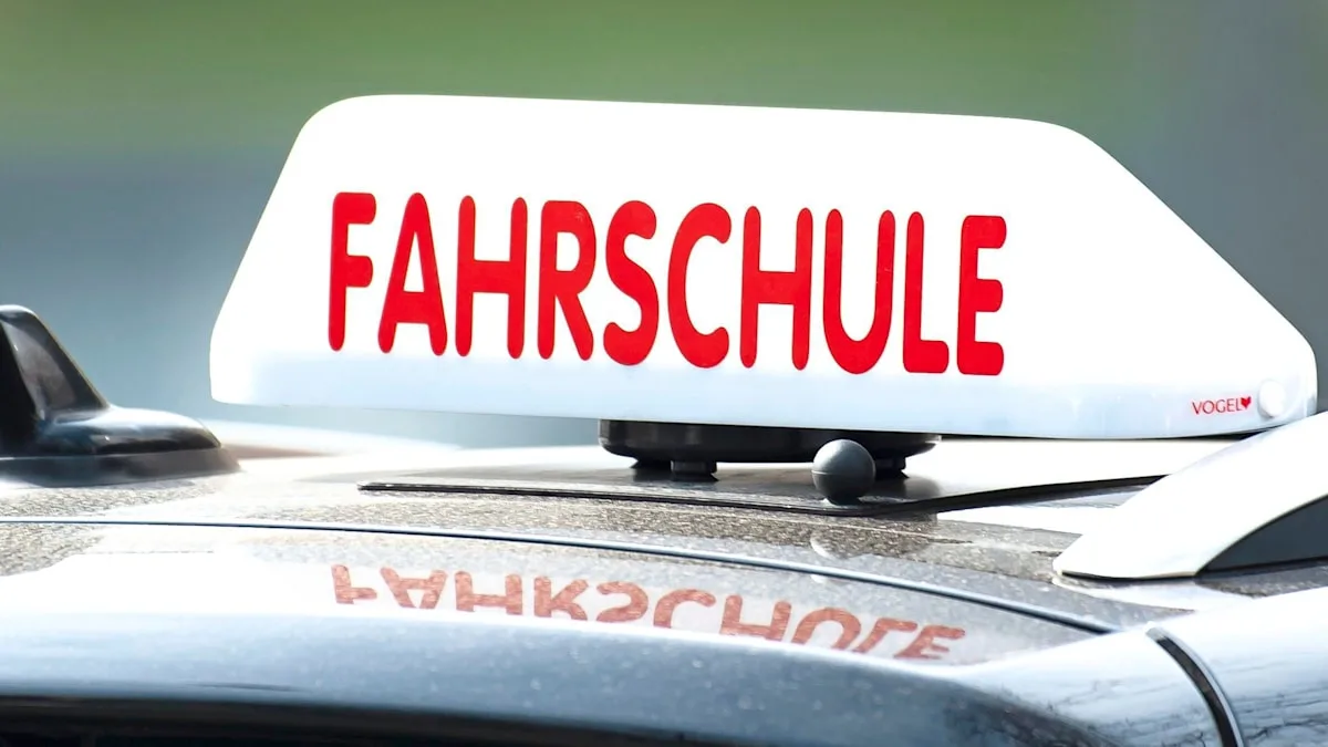 Verkehrsminister Bilger stellt bis zu 1000 Euro Ersparnis beim Führerschein in Aussicht