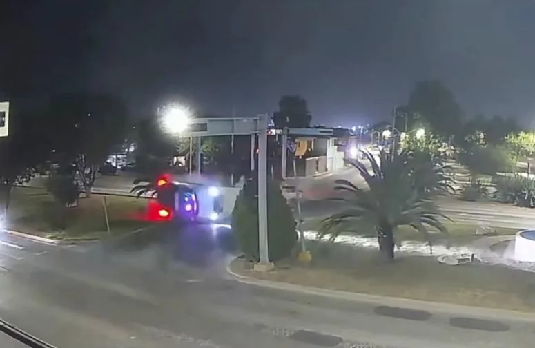 Patrulla municipal de Piedras Negras se voltea luego de impactarse con automóvil; hay tres lesionados