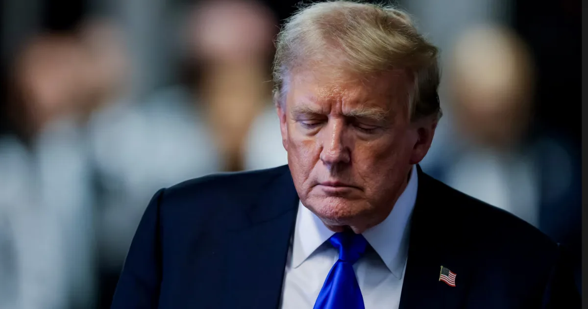 Rejeição a Trump dispara nos EUA enquanto presidente pressiona eleições no Brasil