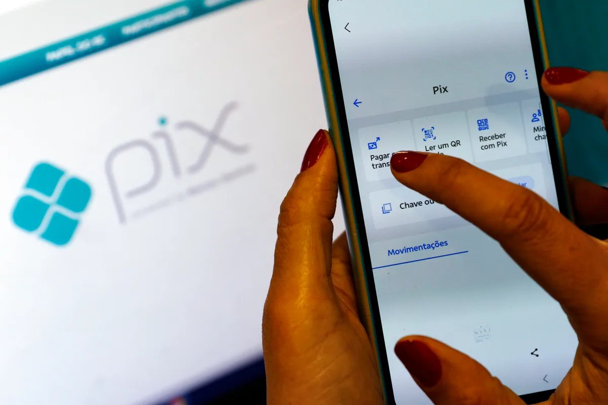 Pix caiu no Brasil? Clientes de bancos relatam falha em serviço