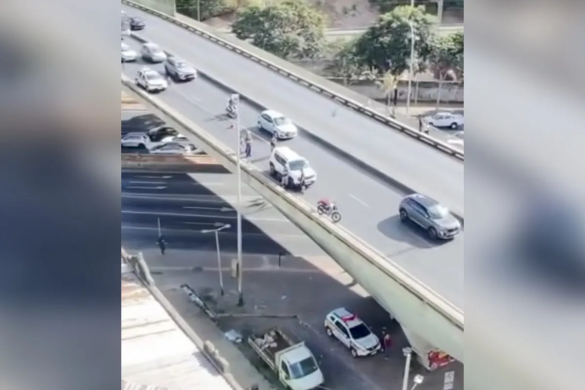 Motociclista morre após ser arremessado de viaduto no Centro de BH