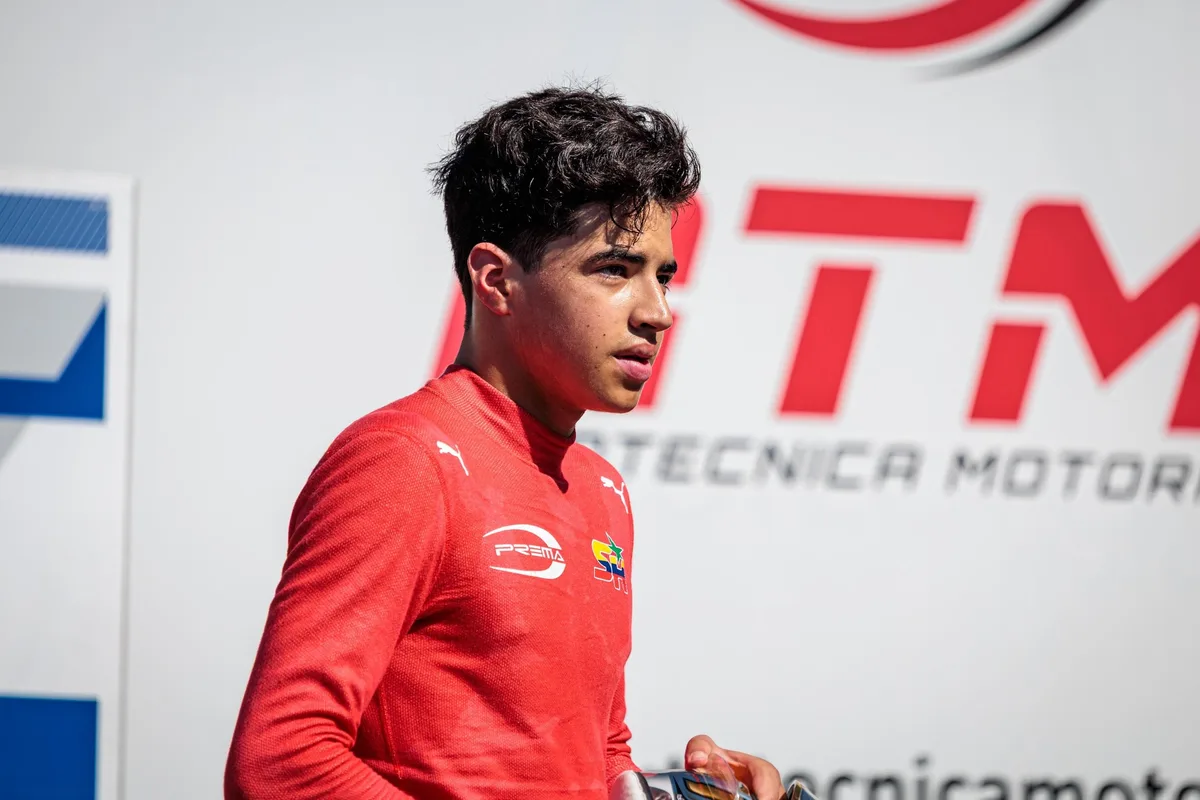 Este es el joven piloto colombiano que correrá con Ferrari, el histórico equipo del alemán Michael Schumacher