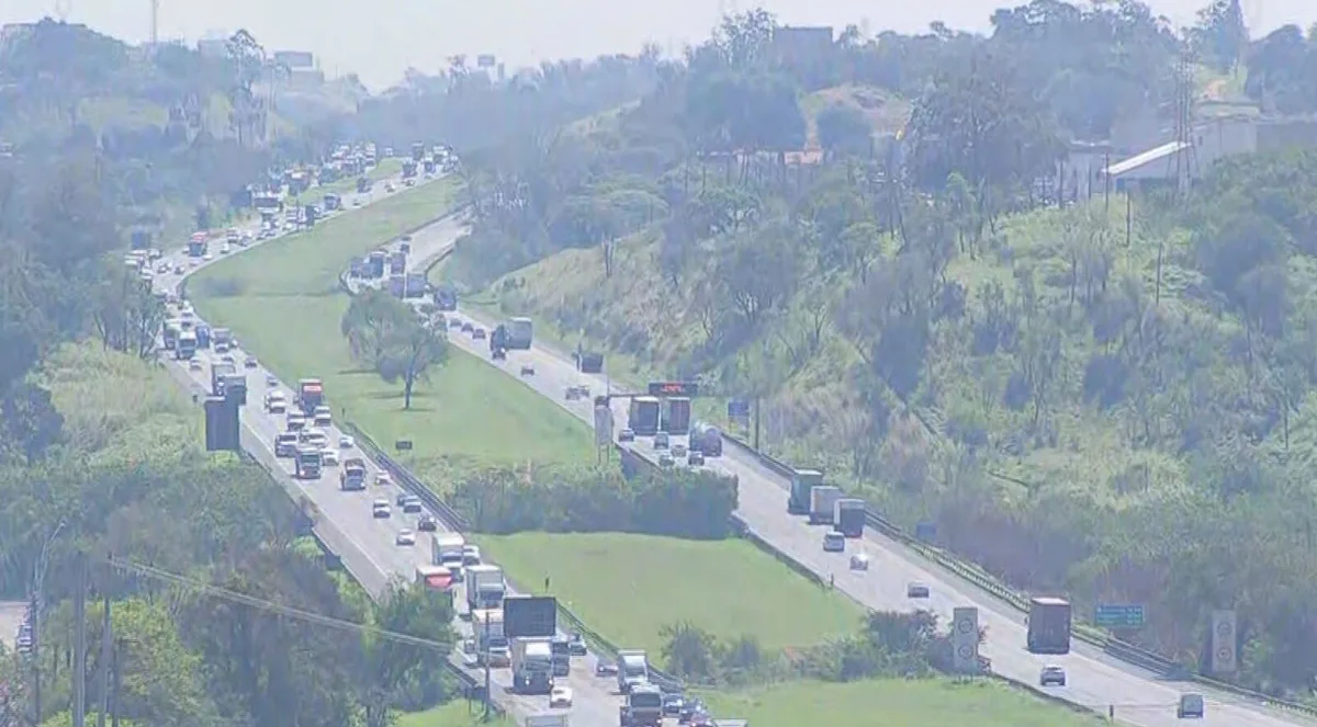 Motorista é mantido refém por duas horas após ter carga de 27 toneladas de açúcar roubada em Jundiaí