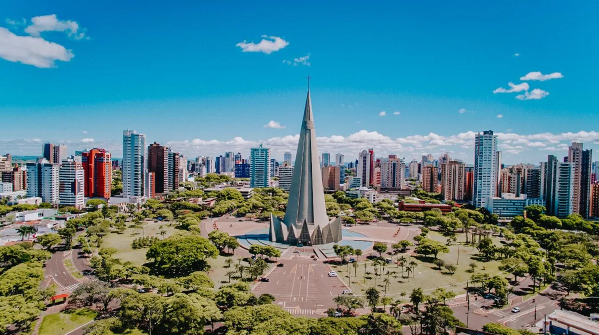 Cidade paranaense planejada ao redor de muito verde transformou enormes avenidas arborizadas, parques e qualidade urbana em parte de sua identidade