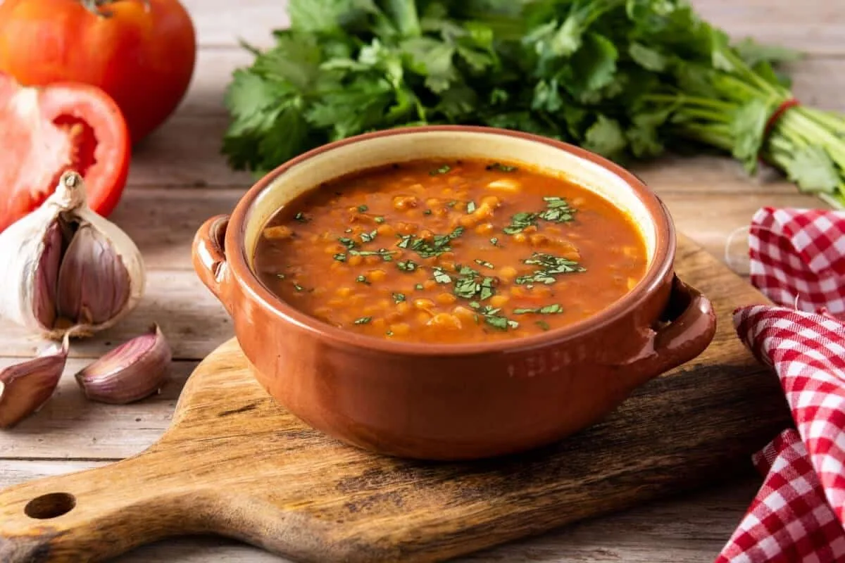 8 receitas de sopas e cremes ricos em fibras para o jantar