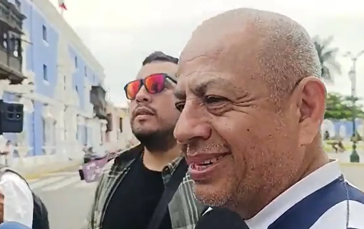 General Víctor Revoredo se ríe y da insólita respuesta sobre estatura de detenidos en Trujillo: “¡Que viva el Perú!”