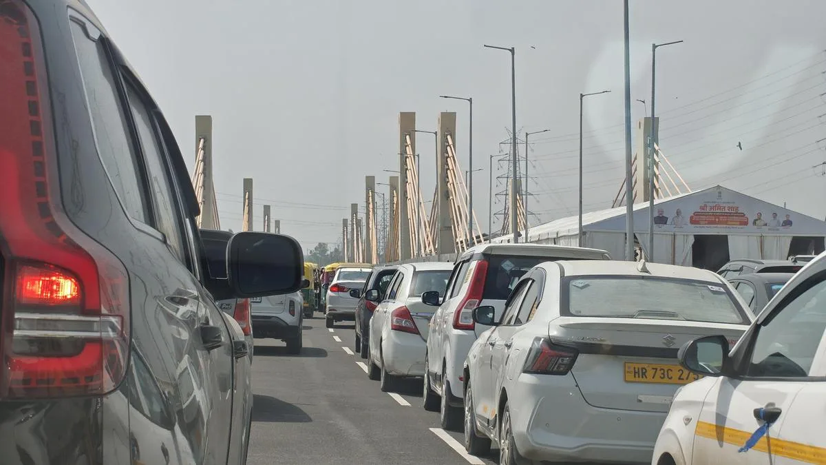 Traffic snarls at Delhi’s brand-new Barapullah Phase-III flyover persist week after opening