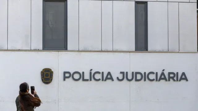Partilhava imagens de abuso de crianças a partir de casa. PJ apanhou-o