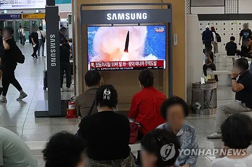 軍 "北, 동해상으로 미상 발사체 발사"…탄도미사일이면 23일만