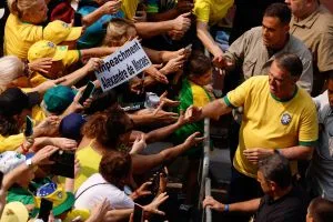 Justiça barra “Bolsonaros” nas urnas e outros candidatos aguardam decisão
