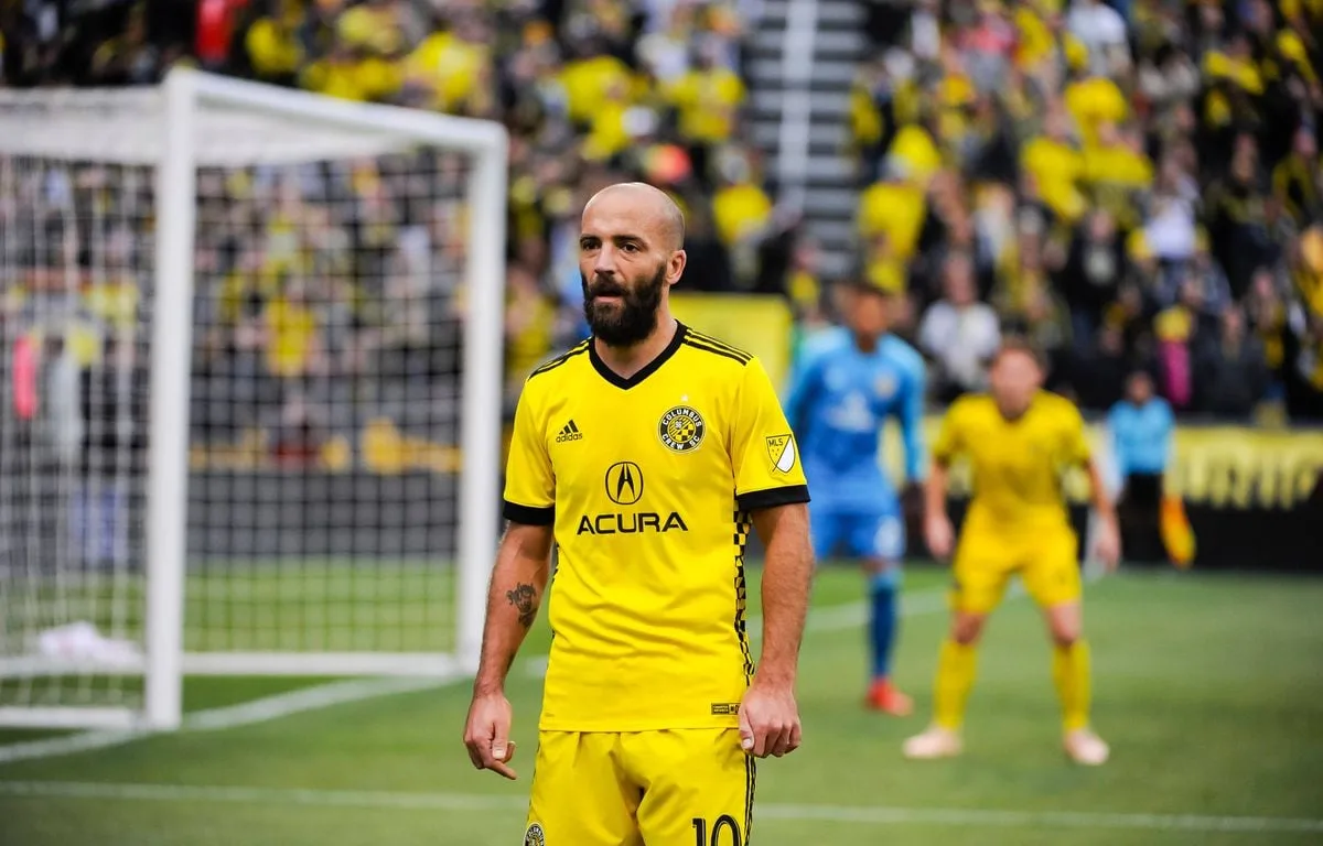 « Un sport d’hommes »… Un coach de MLS viré après une agression sexiste