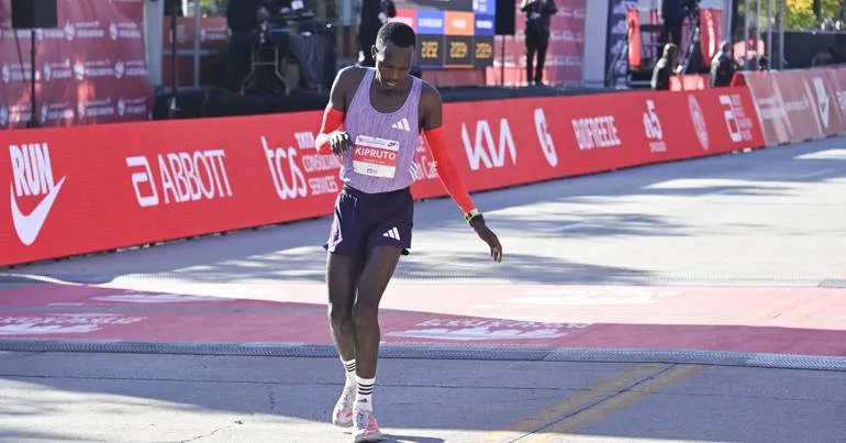 Kipruto vence Chicago com recorde pessoal