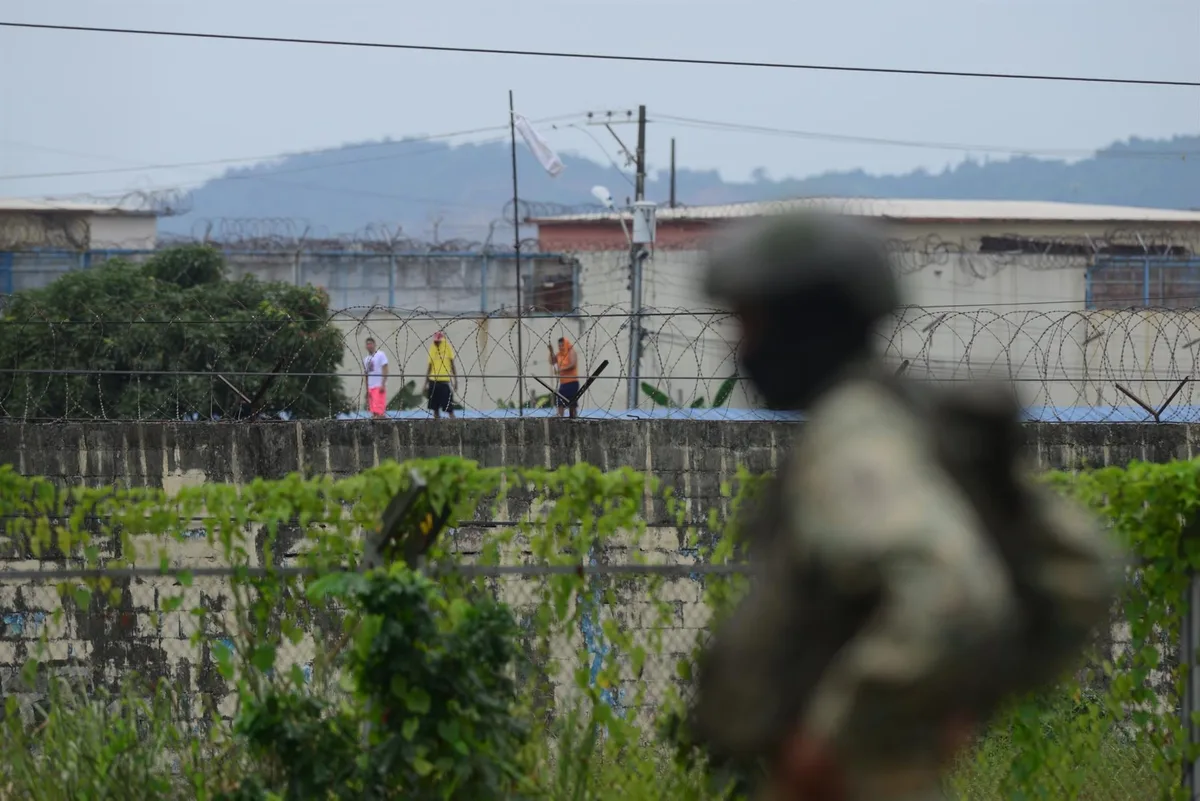 Ejército de Ecuador llevó a la Fiscalía una denuncia por presunto abuso sexual de militares en una cárcel de mujeres