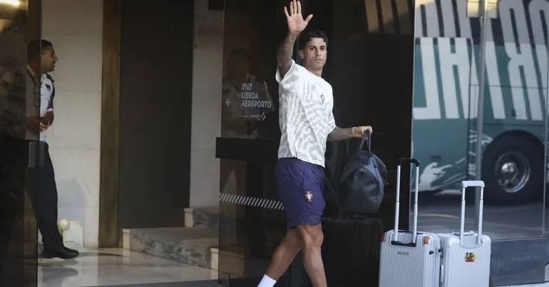 Cancelo assina em definitivo pelo Barcelona até 2029