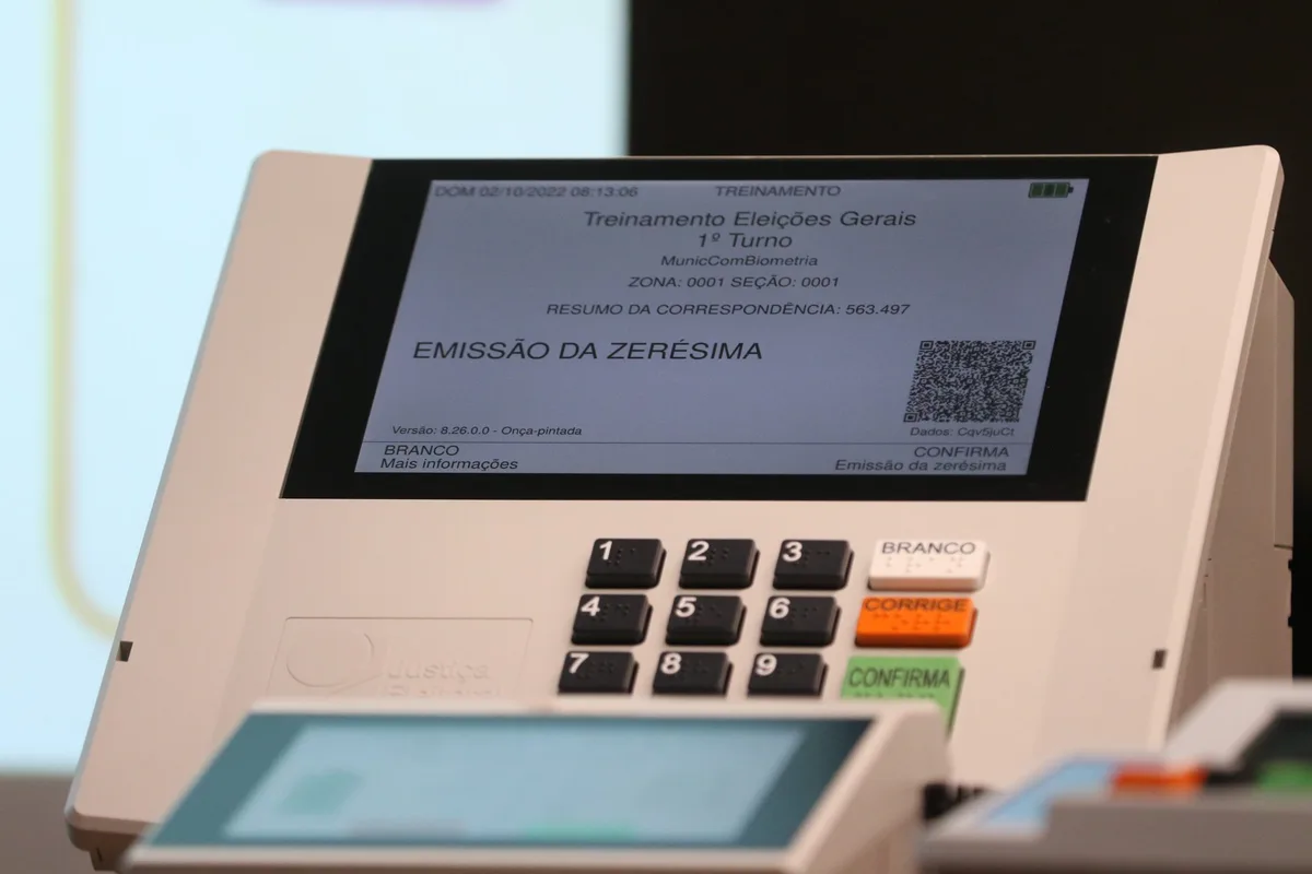 TSE e USP testam urna eletrônica mais acessível