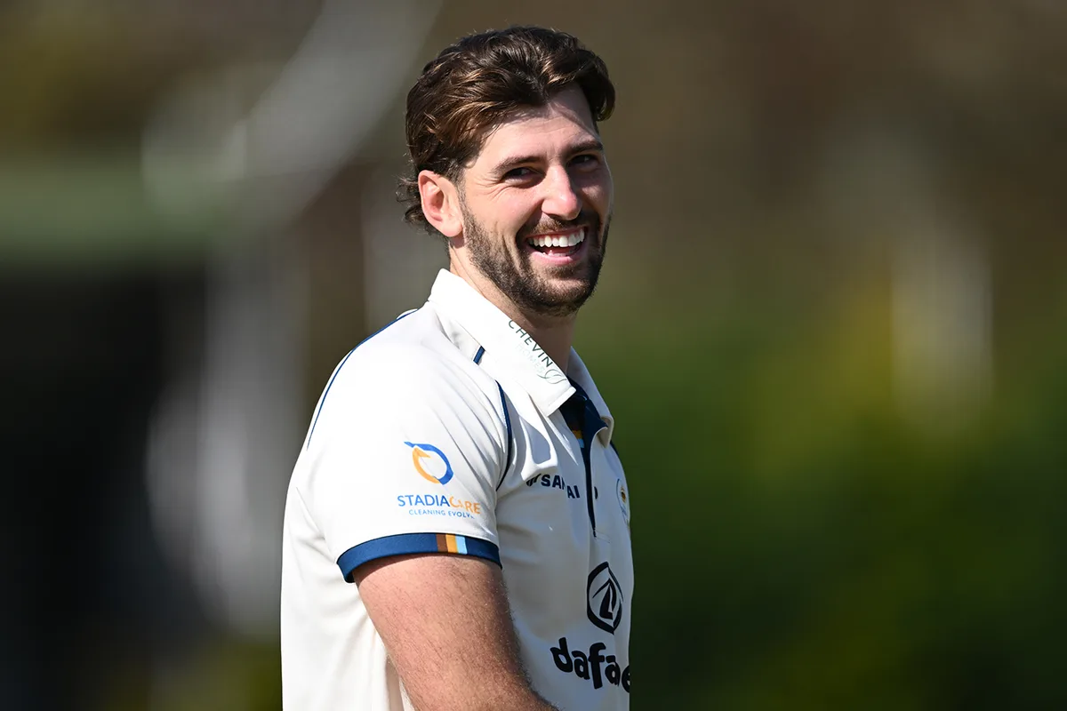 Ben Aitchison five-for hurts Kent's promotion challenge