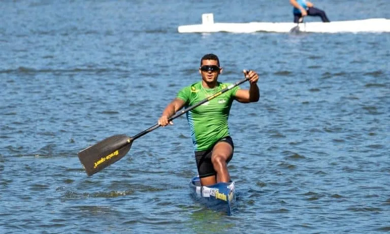 Gabriel Nascimento lidera bateria e vai à final do C1 200m no Mundial