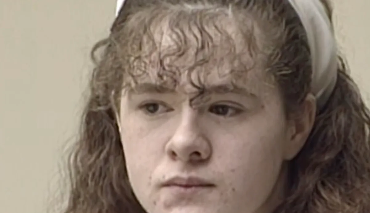 Christa Pike: Defesa revela sequelas psicológicas após tentativa de execução malsucedida nos EUA Christa foi condenada pelo assassinato de Colleen Slemmer, de 19 anos, em 1995 (Foto: Reprodução/ABC)