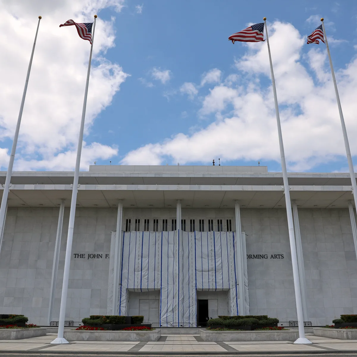 Kennedy Center Board Decides to Inscribe Trump’s Name on Building