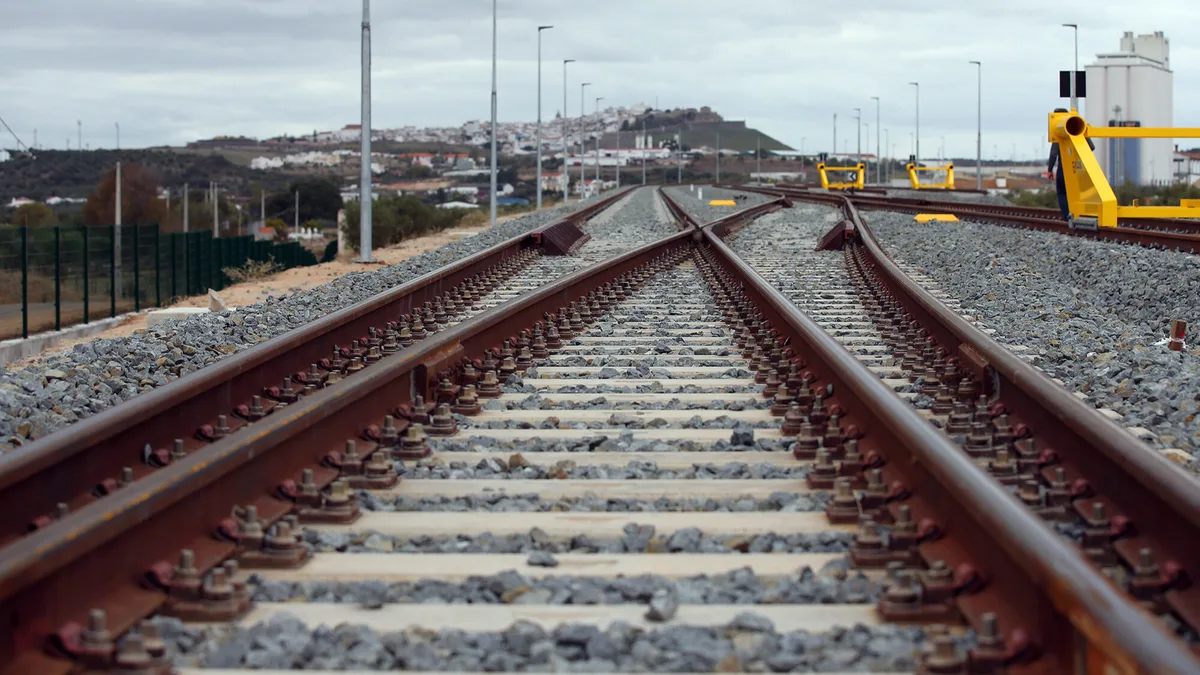 IP avalia dividir terceiro troço da Alta Velocidade em duas PPP