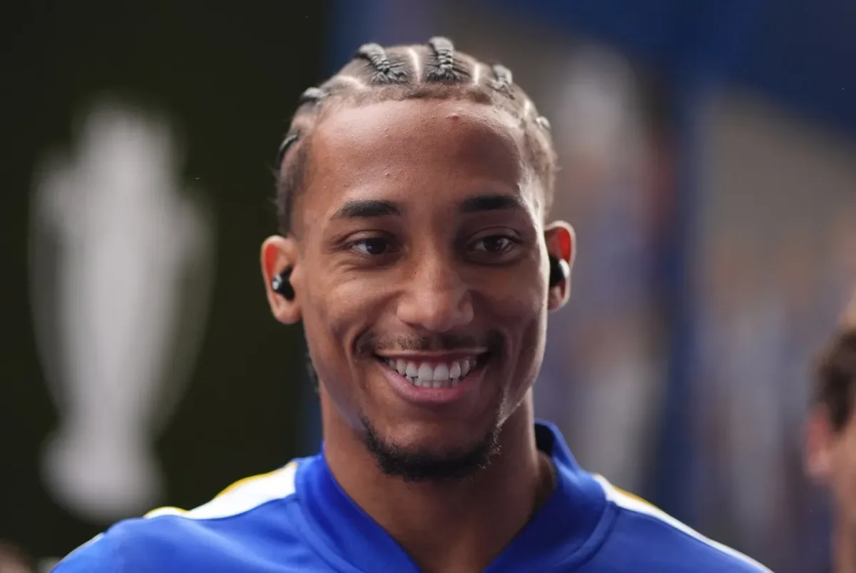 Com Ancelotti na arquibancada, João Pedro manda recado e Chelsea bate o Brighton
