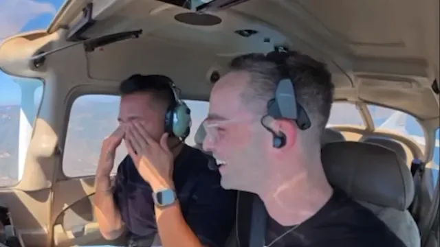 Piloto esconde pedido de casamento em lista de verificação do cockpit
