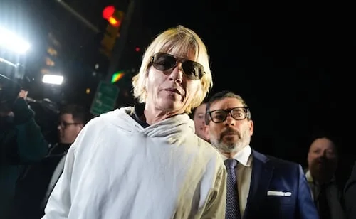 Selma Blair se declara no culpable de agresión; su portavoz asegura que sufrió una emergencia médica